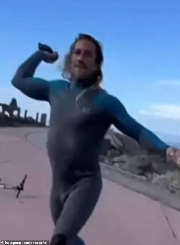 Un tinerfeño enfurecido arrojó piedras a uno de los turistas, acusándolo de robarle las olas mientras practicaba surf.