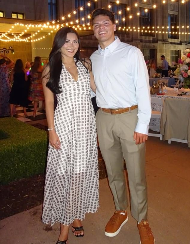 La prometida del rival QB Shedeur Sanders ataca al equipo después de presenciar otra derrota en Cleveland