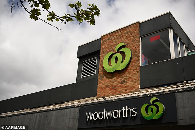 Woolworths acusado de utilizar una ‘puerta pobre’ para separar seis unidades de vivienda social de otros inquilinos