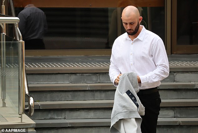 Una estrella del cricket australiano se enfrenta a la cárcel por abuso sexual infantil tras atacar a una niña en la escuela
