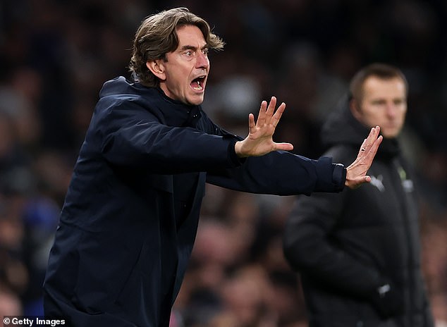 Un Thomas Frank de bajo rendimiento está enfureciendo a los fanáticos del Tottenham al afirmar que FALLARON en cumplir con sus altas expectativas y sugirieron que no pueden competir en competiciones de copa… ¡solo seis meses después de ganar!