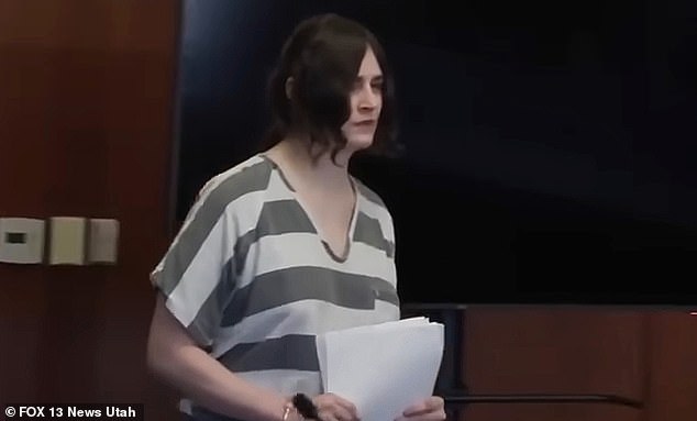 104928419-15404299-Mia_Bailey_30_begged_the_judge_to_let_her_skip_the_hearing_in_a_-a-4_1766371169522.jpg