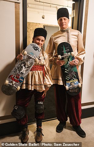 105008221-15412179-Tony_Hawk_made_a_surprise_cameo_in_a_theater_performance_of_The_-a-1_1766621542792.jpg