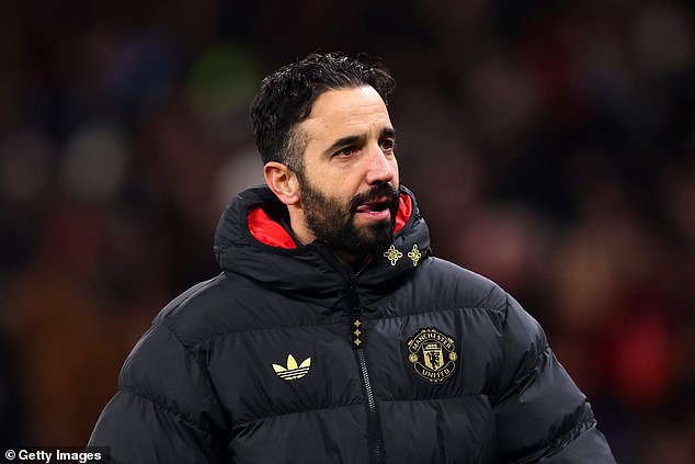 Ruben Amorim revela por qué finalmente cambió la plantilla del Man United y bromea diciendo que puede disfrutar del Boxing Day sin tener que hablar de “una portería a cero, cuatro defensas o Kobbie Mainoo”.