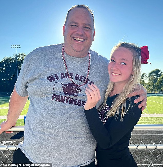 El director de Michigan acoge a una adolescente en apuros durante ‘dos semanas’… y la adopta legalmente