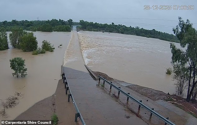 Vastas zonas de Australia se enfrentan a peligrosas inundaciones y las lluvias monzónicas se intensificarán