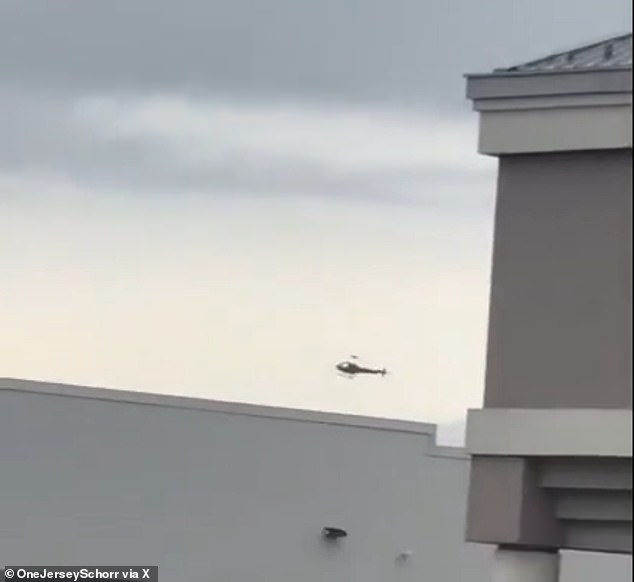 Al menos una persona muere después de que un Midgar choca con otro helicóptero, lo que hace que el helicóptero caiga del cielo.