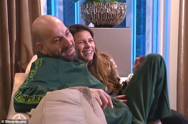 La amante embarazada de la ex esposa de Michael van Gerwen en la foto por primera vez: su viejo amigo “Robert” admite que “le hizo una broma” a la estrella de los dardos y se espera que el bebé ocho meses después de la ruptura