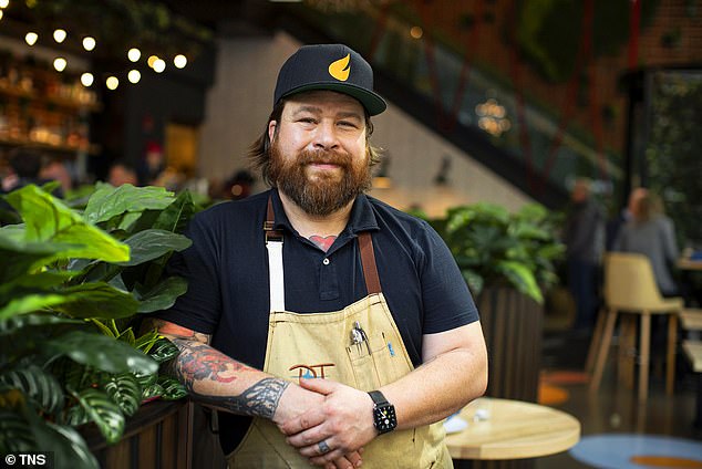 El aclamado asador de Chicago revela una pequeña ganancia con un cheque de cena de $ 500 mientras el precio de la carne aumenta un 67 por ciento debido al Covid