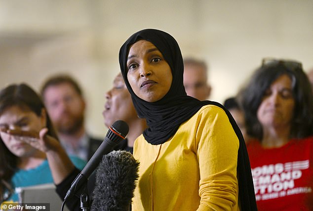 La congresista somalí Ilhan Omar se enfrenta a una investigación después de que la fortuna de su familia se disparara a casi 30 millones de dólares en sólo un año.