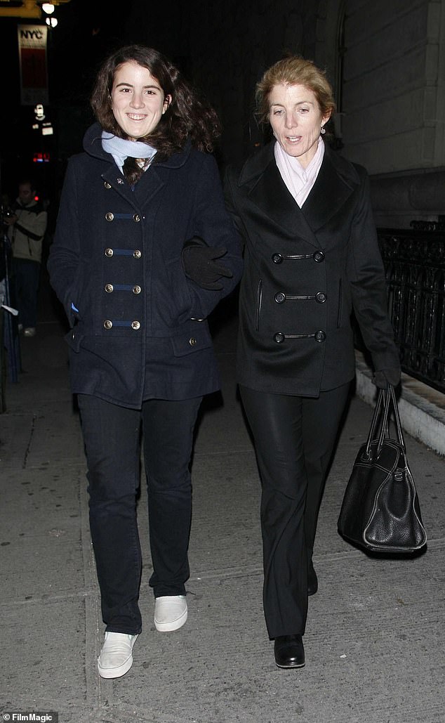 La muerte por cáncer de su hija Tatyana Schlossberg se volvió aún más desgarradora para Caroline Kennedy 35 años después: el padre JFK fue asesinado, sólo su hermano JFK Jr. murió en un accidente aéreo y la madre Jackie murió de linfoma a los 64 años.