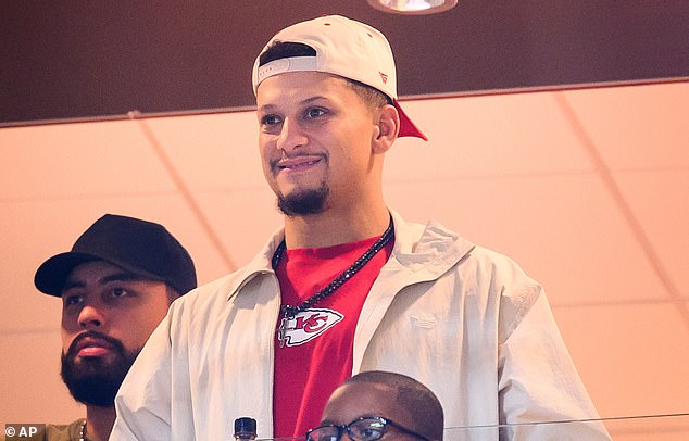 Andy Reid ofrece una actualización sobre la salud del mariscal de campo lesionado Patrick Mahomes y espera un rápido regreso al juego.