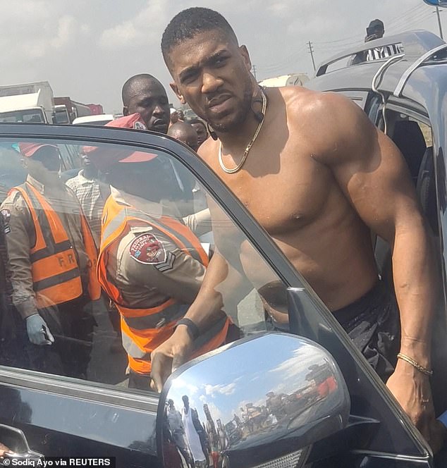 Un amigo cercano de Anthony Joshua admite que “todo el mundo está preocupado” por cómo saldrá de la “situación traumática” tras el accidente que mató a dos de sus amigos