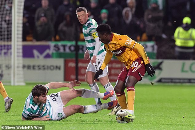 SIN EXCUSAS Los fanáticos del Celtic piden la cabeza de Wilfried Nancy, pero Tony Ralston dice que los jugadores deben adaptarse más rápidamente al nuevo jefe y sus métodos.