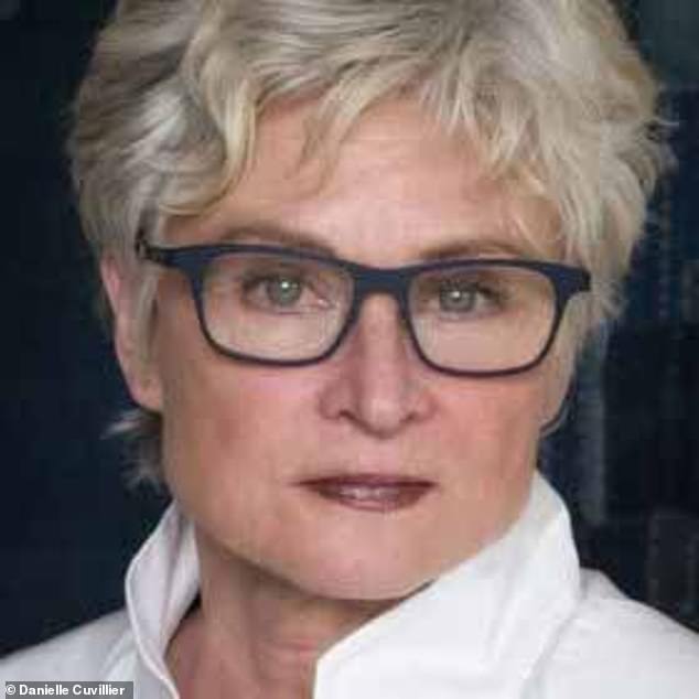 Artista mata a su ‘hijo de 45 años’ en una casa de 2 millones de dólares en Millionaires Island, mata a su hijo joven discapacitado y a su segunda mujer en una casa cercana de 1 millón de dólares durante un baño de sangre