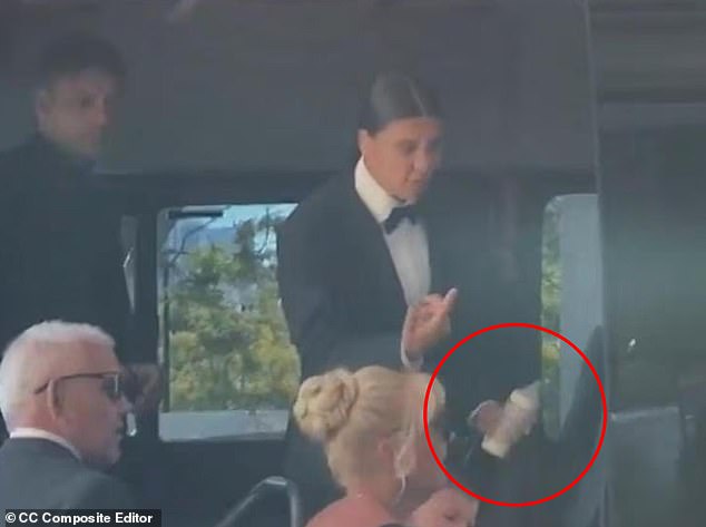 Una conmovedora foto de la boda de Sam Kerr muestra cuál era la mayor prioridad de la estrella de Matilda cuando se casó con Kristie Mewis.