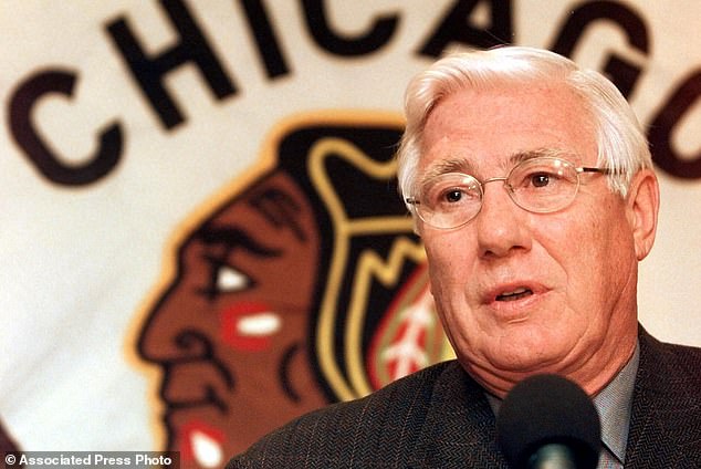 105259113-15437559-FILE_Bob_Pulford_answers_questions_Dec_2_1999_in_Chicago_AP_Phot-a-29_1767670226635.jpg
