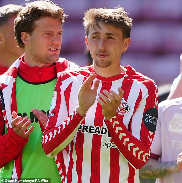 105386519-15450189-Sunderland_midfielder_Neil_captained_the_club_to_their_promotion-a-81_1767993960098.jpg