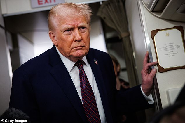 Trump celebra una reunión de emergencia con Rubio mientras el número de muertos en Irán aumenta a 500: un nuevo vídeo impactante revela la matanza