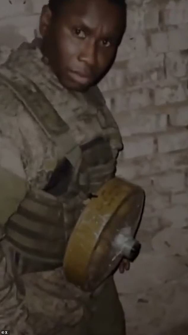 ‘Carne para la picadora de carne’: las fuerzas bárbaras de Putin están ‘obligando a los mercenarios africanos a colocar minas terrestres y convertirse en terroristas suicidas en las trincheras ucranianas’