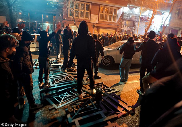 12.000 manifestantes anti-régimen asesinados, dicen figuras de la oposición iraní, Teherán acepta ‘2.000 muertes’ horas antes de que el héroe manifestante enfrente su ejecución