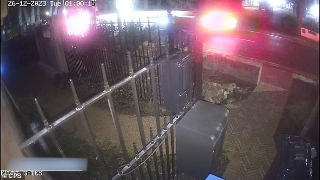 Dos hermanos corrían a 145 km/h por bancos de arena en coches comprados por sus padres antes de abandonar a un amigo de 17 años que resultó gravemente herido en el accidente.