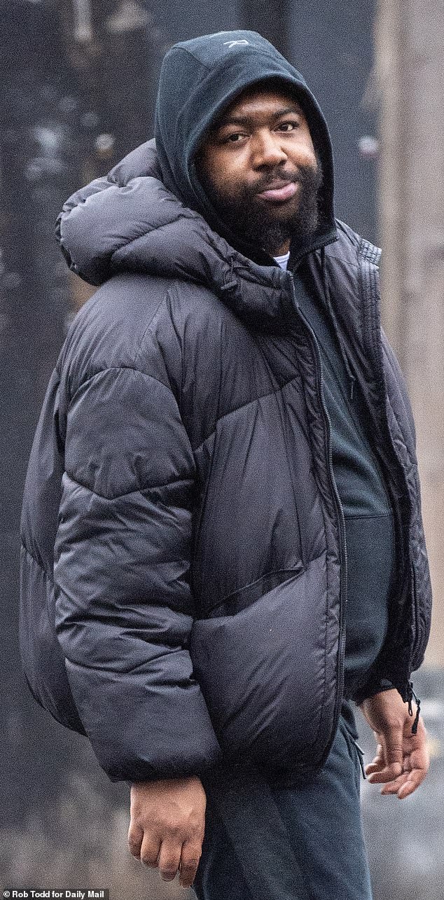 Mujer identificada como hombre ‘violada en una sala de hospital psiquiátrico exclusivamente para hombres’, según escucha el tribunal