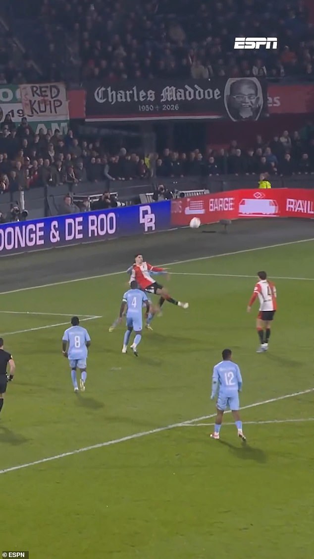 105633883-15476629-Shaqueel_van_Persie_son_of_Premier_League_great_Robin_scored_his-a-2_1768830161888.jpg