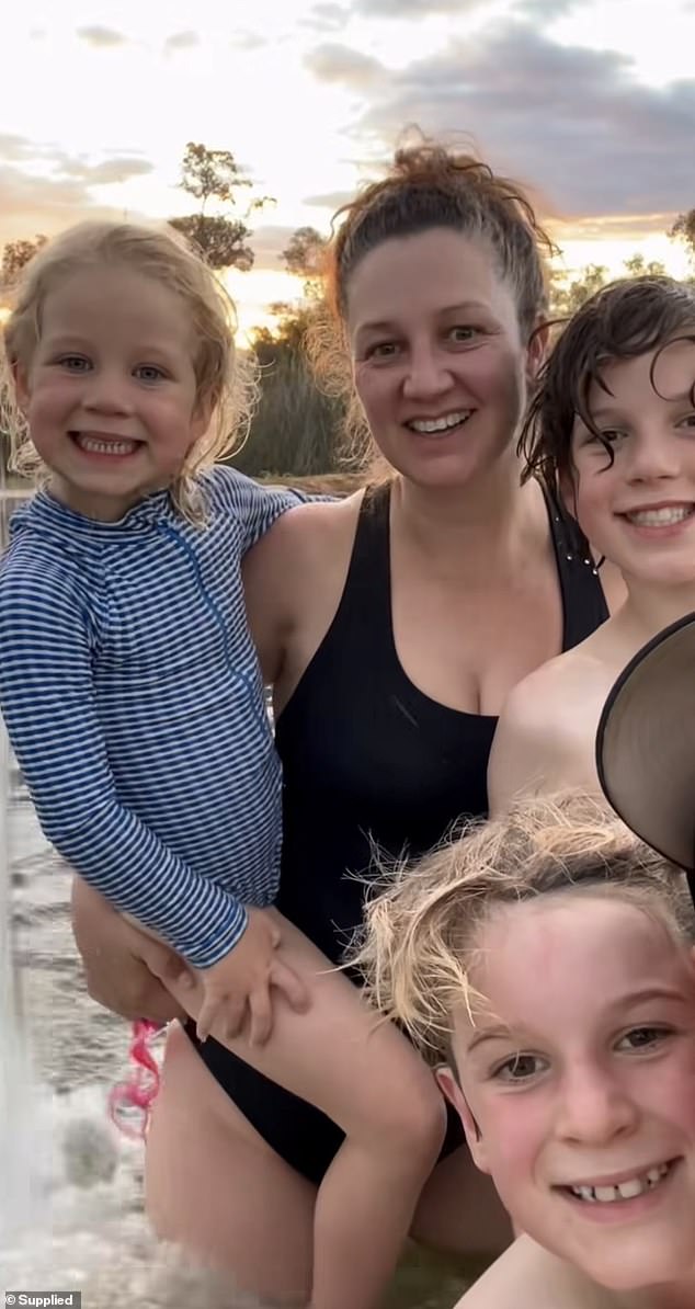 La mochilera Piper James, de 19 años, muere después de ser rodeada por una docena de perros salvajes, el video de una joven familia de K’gari demuestra el aterrador comportamiento de la ‘coalición de dominancia’ de los dingos