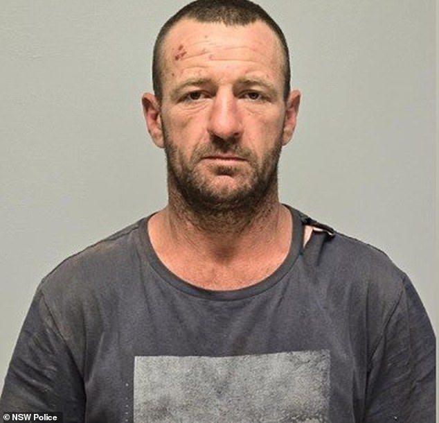 105747379-15490533-Police_on_Friday_released_a_photo_of_Julian_Ingram_who_is_wanted-a-35_1769141704241.jpg