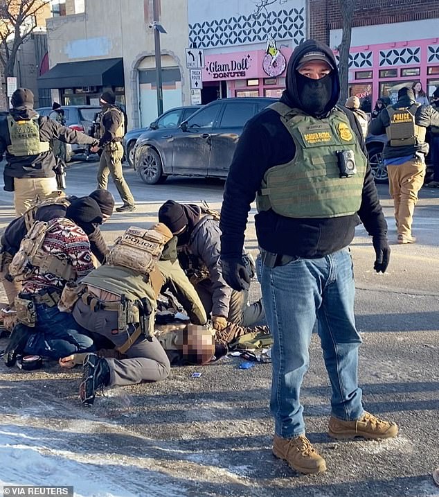 Dos agentes de la Patrulla Fronteriza abrieron fuego contra Alex Pretty en Minneapolis cuando estaba desarmado, según un informe del gobierno.