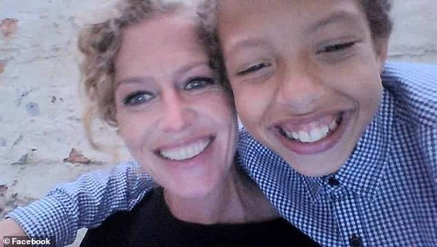 El conductor Noah Donohoe, de 14 años, se sorprendió al verlo sacar su bicicleta de la carretera antes de dejar caer su abrigo y salir en bicicleta el día de su desaparición, según una investigación.