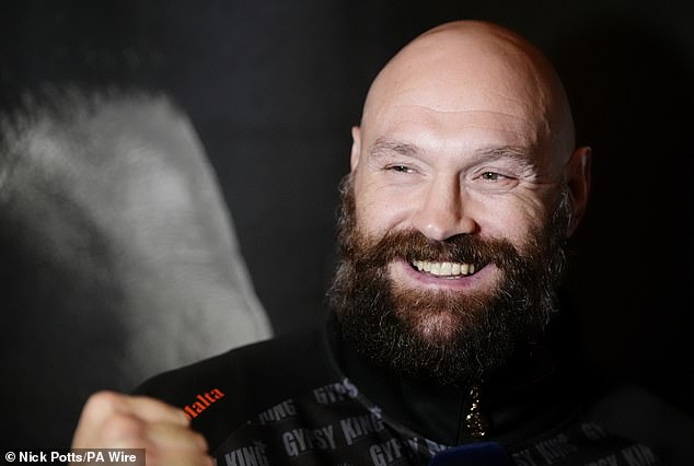 Tyson Fury está de regreso (¡otra vez!): El peso pesado anuncia una pelea impactante con el ruso de 36 años, mientras que aún se desconoce el regreso de su rival Anthony Joshua después de la muerte de amigos cercanos en un accidente automovilístico.