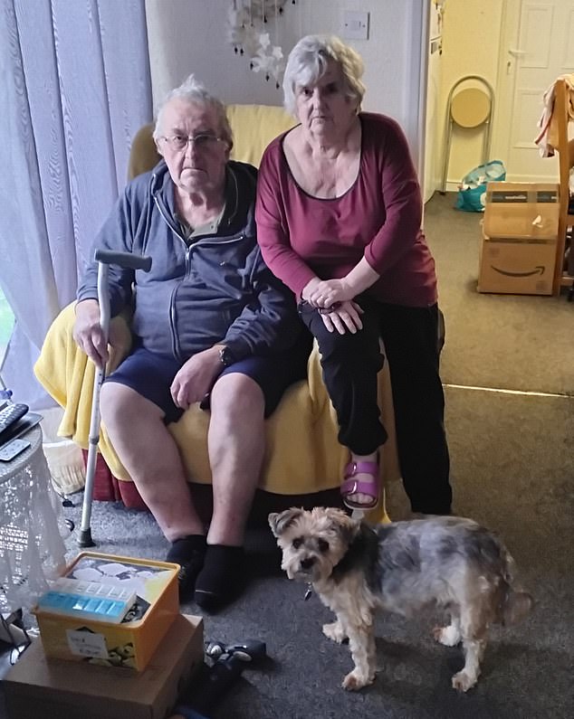 Compramos la casa de nuestros sueños en lo alto de un acantilado por £165.000 hace una década, y ahora un ayuntamiento indiferente la dejó entrar al mar.