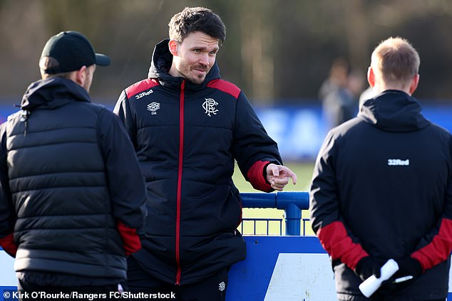 Va a ser un poco LOCO. Pero mis jugadores hicieron bien en ignorar todos los chismes que los rodeaban, dice el jefe de los Rangers, Danny Rohl.