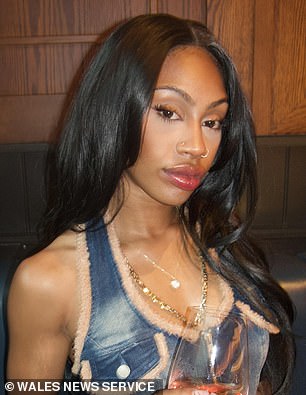 Gerente de pub encarcelado por meterse en la boca dulces de cannabis y tarjetas telefónicas para su novio