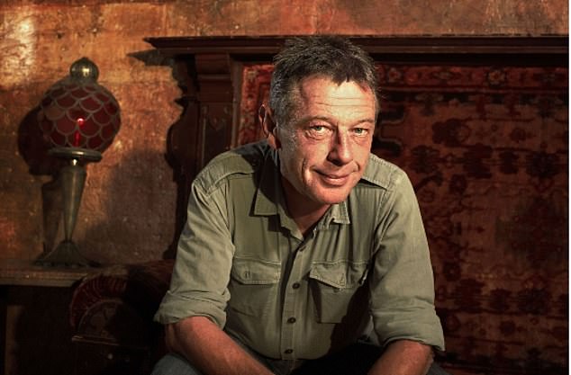 El DJ de Radio One y presentador de Live Aid Andy Kershaw murió a los 66 años después de una batalla contra el cáncer.