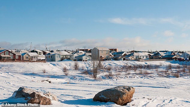 Las tierras tribales canadienses están completamente cerradas después de un tiroteo masivo con múltiples muertes.