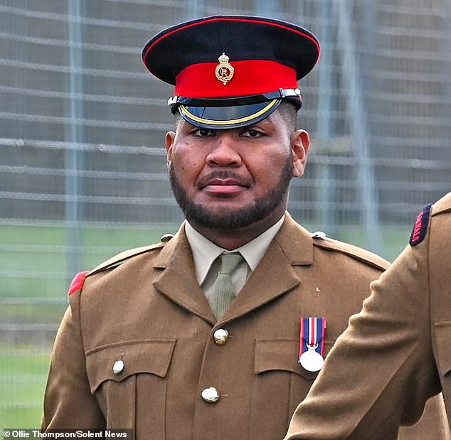 Un soldado de caballería desmayó a uno de sus colegas después de beber “adulteración”, luego se coló en su habitación y abusó sexualmente de su novia dormida, según escuchó un tribunal.