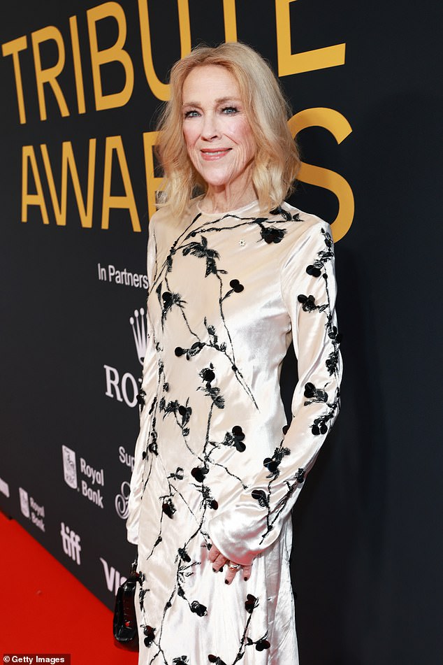 Una escalofriante llamada al 911 revela que Catherine O’Hara “luchaba por respirar” antes de ser trasladada de urgencia al hospital y morir a los 71 años.