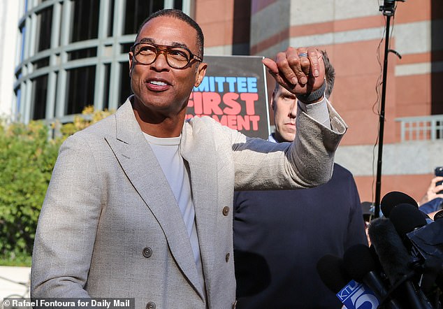 El presentador de CNN Dan Lemon ha sido liberado sin derecho a fianza tras ser acusado de una protesta en una iglesia de Minnesota.