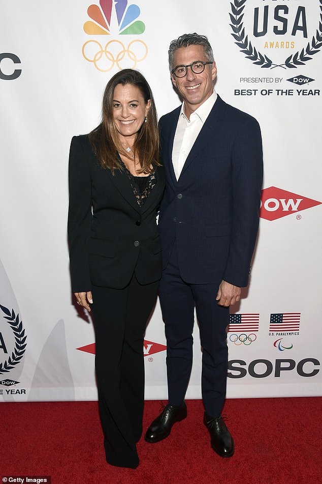 Los nuevos archivos de Epstein publicados por el Departamento de Justicia incluyen mensajes muy coquetos a la presidenta de los Juegos Olímpicos de Los Ángeles, Ghislaine Maxwell, mientras su esposa estaba embarazada.