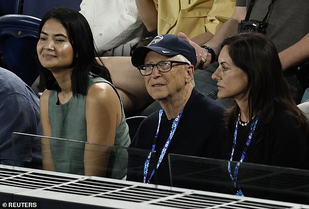 Bill Gates fue visto disfrutando de la final del Abierto de Australia con su novia… después de su enojada respuesta a la afirmación de los archivos rusos de ETS Epstein