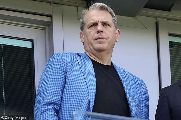 Jeffrey Epstein mantuvo reuniones de negocios con el copropietario de Chelsea, Todd Boehly, después de la primera condena del financiero pedófilo por delitos sexuales, según muestran los correos electrónicos del Departamento de Justicia.