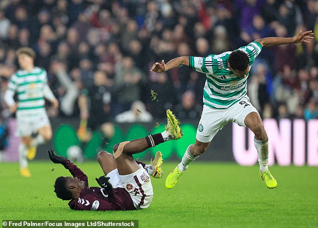 O’Neill parece dispuesto a lograr la unidad en el Celtic que siempre ha deseado enfrentándose a un enemigo común: ¡los árbitros!