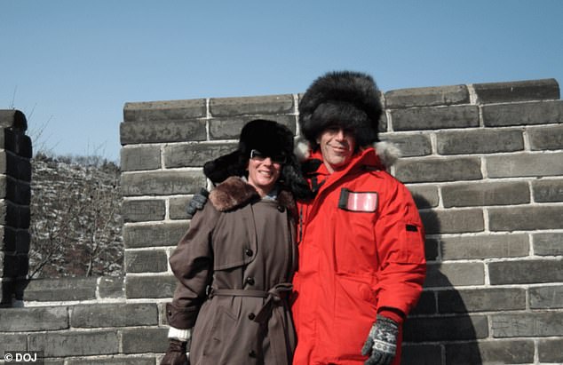 El imperio sexual de Epstein, la ‘trampa de miel de la KGB’: el financiero pedófilo mantuvo numerosas conversaciones con Putin después de la acusación – con chicas rusas para cultivar el ‘kompromat’ en figuras mundialmente famosas