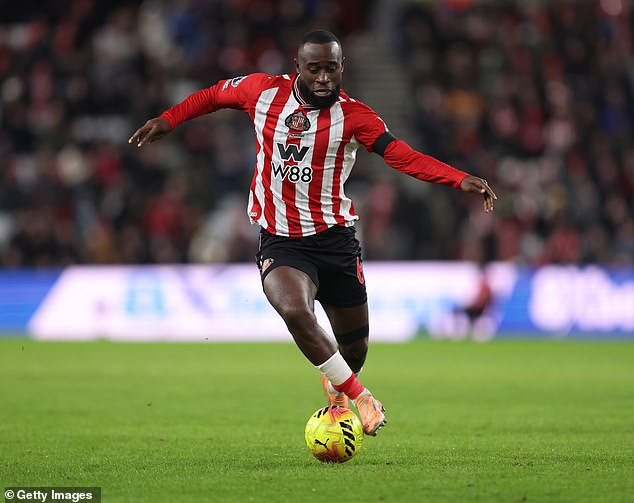 El Liverpool persigue al defensa del Sunderland, Lutsharel Geertruida, después de que el jugador de 25 años trabajara con Arne Slot en el Feyenoord.