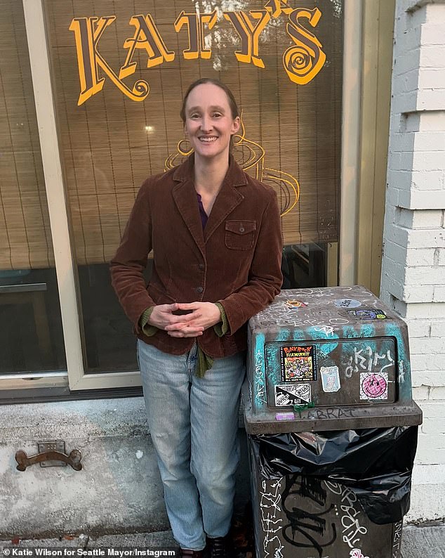 El alcalde de Seattle, indulgente con el crimen, acusado de “facilitar a los delincuentes” después de que dos queridos adolescentes fueran asesinados a tiros afuera de una escuela de preescolar a octavo grado.