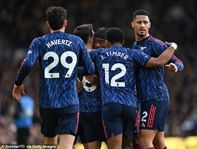 Jamie Redknapp dice que la carrera por el título ha terminado y Mikel Arteta puede “abrir una buena botella de Rjoc” para celebrar prediciendo cuántos puntos ganará el Arsenal “cómodamente” la Premier League