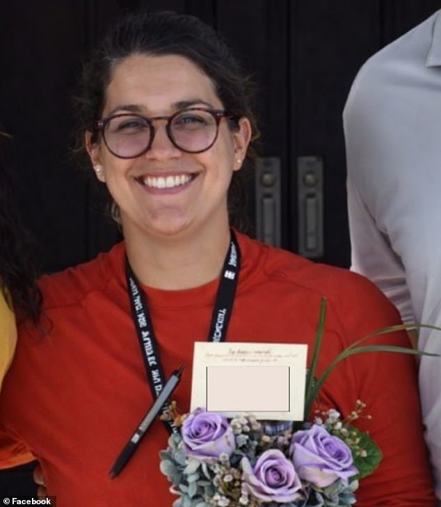 Arrestan al ‘Maestro del Año’ de una escuela secundaria por tener relaciones sexuales con un estudiante